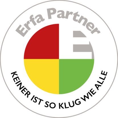Logo mit vier farbigen Segmenten (rot, gelb, grün, grau) und dem Text "Erfa Partner".