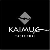 Logo von Kaimug mit dem Schriftzug "Taste Thai" in elegantem Design auf schwarzem Hintergrund.